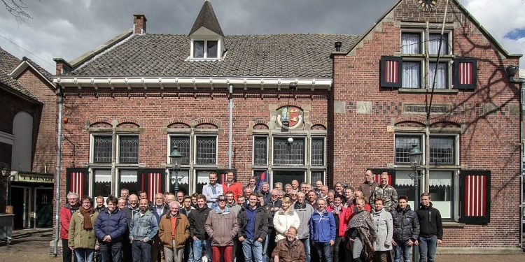 HoltensNieuws.nl Drumband reünie HMV groot succes Drumband reünie HMV groot succes oudheidkamer hmv daglicht