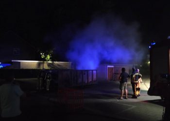 Politie zoekt bestuurder van Renault Twingo politie 