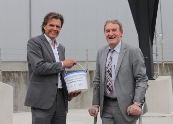 Grootste houten zoutsilo officieel overgedragen aan gemeente gemeente 