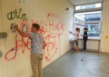 Grote feestdag voor juf Bolte van de Haarschool haarschool 