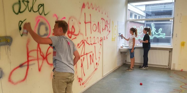 Kleurrijk eindfeest groep 8 de Haarschool haarschool 