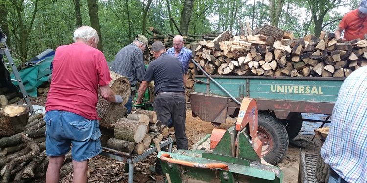 HoltensNieuws.nl 25 jaar houthakkers 25 jaar houthakkers Jubileum