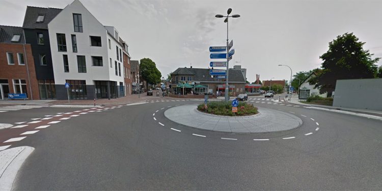 Ongeval op rotonde Dorpsstraat 