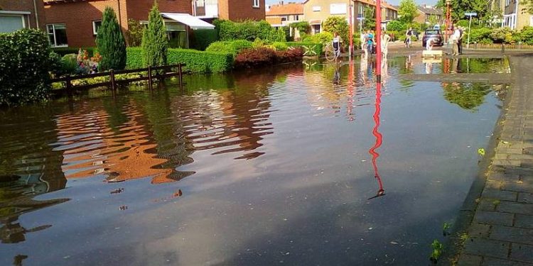 Door wolkbreuk enorme wateroverlast 