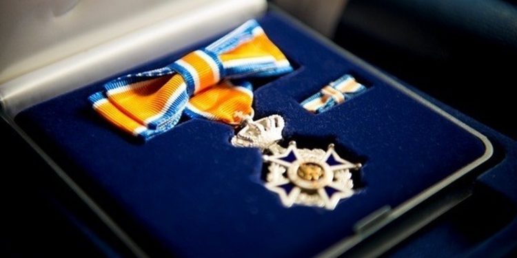 HoltensNieuws.nl Koninklijke onderscheiding voor Wilco Boode en Henk Ebrecht Koninklijke onderscheiding voor Wilco Boode en Henk Ebrecht gemeente brandweer