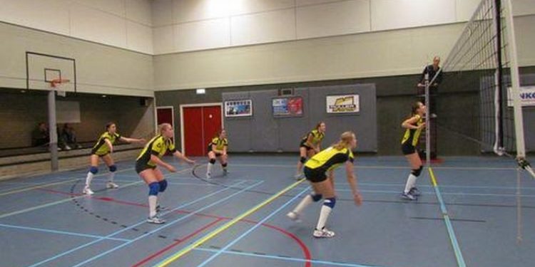 HoltensNieuws.nl Ontspanning ontbrak maar duidelijke kansen voor dames 1   Ontspanning ontbrak maar duidelijke kansen voor dames 1 mintonette