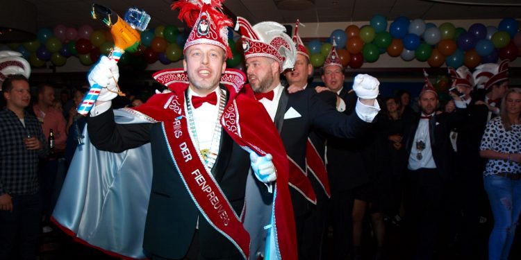 Mark Wander Drent en Rik Dalhuisen nieuwe Prins en Adjudant Fienpreuvers fienpreuvers carnaval bonte paard 