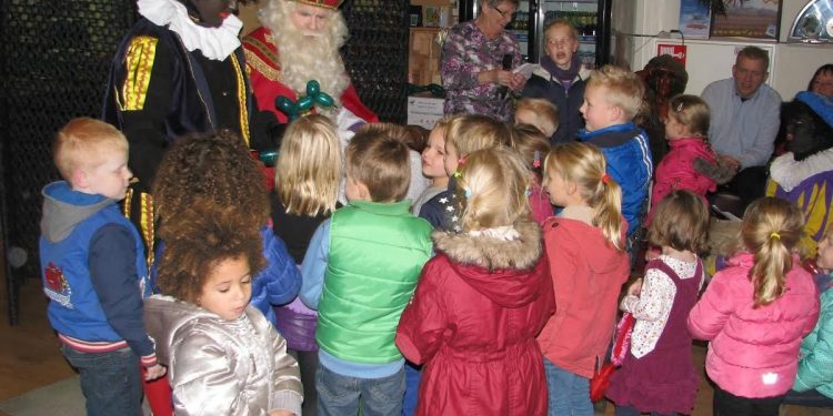 Groots Sinterklaasfeest met kleurwedstrijd espelo dondertman 