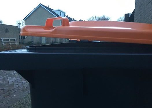 HoltensNieuws.nl Nieuwe PMD container met oranje deksel Nieuwe PMD container met oranje deksel gemeente