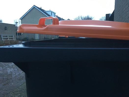 Nieuwe PMD container met oranje deksel gemeente 