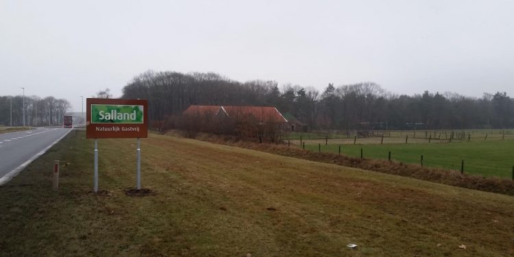 Eerste Sallands welkomstbord geplaatst 