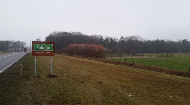 Eerste Sallands welkomstbord geplaatst 