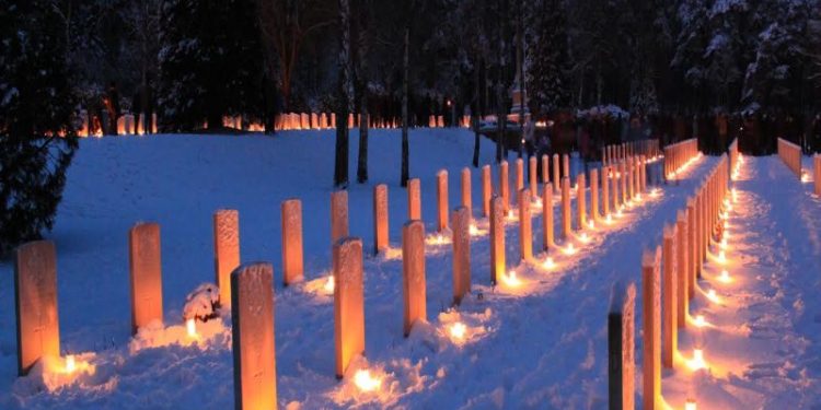 Herdenkingslichtjes op kerstavond svnf canadese begraafplaats 
