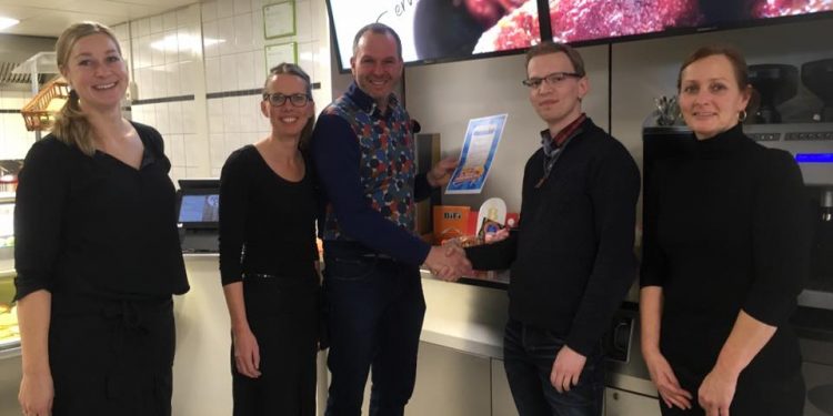Prijswinnaar van een jaar lang gratis friet in Holten 