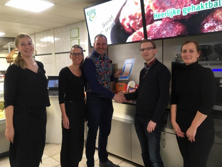 Prijswinnaar van een jaar lang gratis friet in Holten 