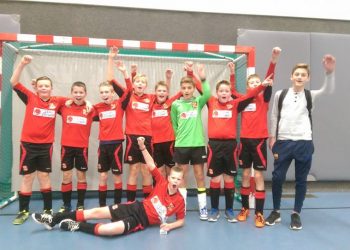 Voetbalclinic voor schoolmeiden voetbal blauwwit 