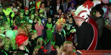 HoltensNieuws.nl Lintjesregen 2025 Lintjesregen 2025 gemeente dijkerhoeksfeest dijkerhoek bonte paard