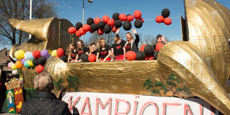 HoltensNieuws.nl HV Holten D1 kampioen HV Holten D1 kampioen nijkamp hv holten fienpreuvers carnaval