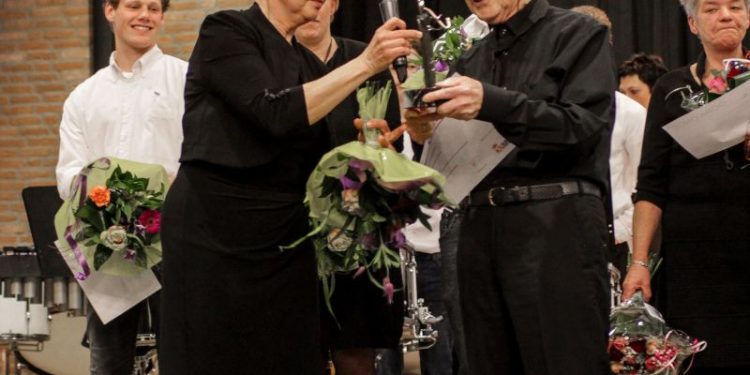 HoltensNieuws.nl Jan Schippers 80 jaar bij HMV Jan Schippers 80 jaar bij HMV hmv