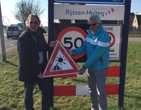 HoltensNieuws.nl Introductie nieuw verkeersbord “Pas op voor laagstaande zon” Introductie nieuw verkeersbord “Pas op voor laagstaande zon” gemeente