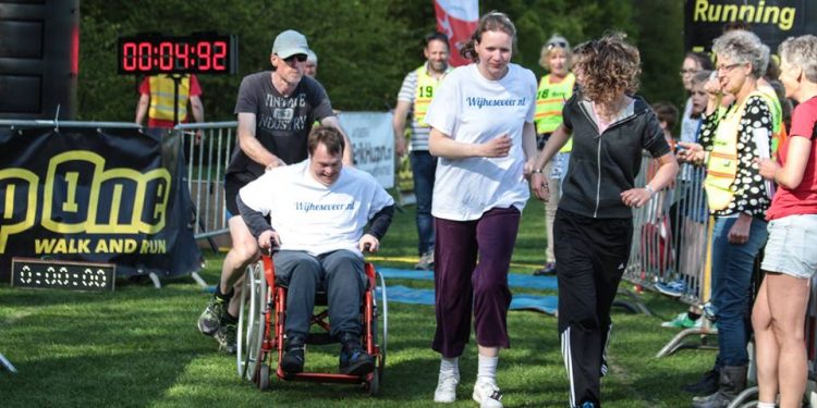 HoltensNieuws.nl Bevrijdingsloop AV Holten doet naam eer aan Bevrijdingsloop AV Holten doet naam eer aan canadese begraafplaats atletiekvereniging