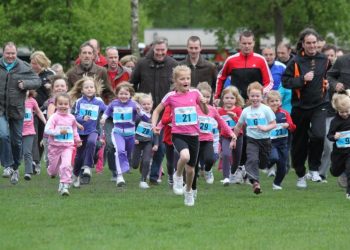 Bevrijdingsloop Holten 2018 op zaterdag 5 mei smidsbelt kulturhus canadese begraafplaats atletiekvereniging 