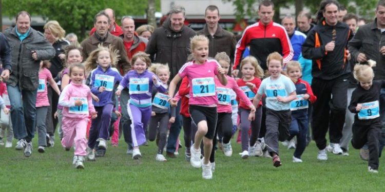 Bevrijdingsloop Holten 2018 op zaterdag 5 mei smidsbelt kulturhus canadese begraafplaats atletiekvereniging 