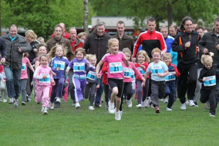Bevrijdingsloop Holten 2018 op zaterdag 5 mei smidsbelt kulturhus canadese begraafplaats atletiekvereniging 