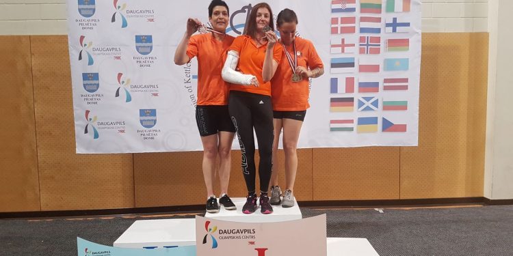 HoltensNieuws.nl Zilver en brons voor Rita Veldmaat op het EK Kettlebellsport in Letland. Zilver en brons voor Rita Veldmaat op het EK Kettlebellsport in Letland.