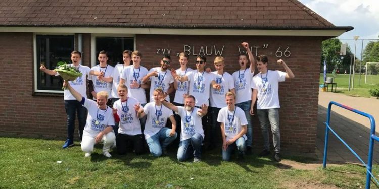 Blauw Wit JO17-1 kampioen blauwwit 