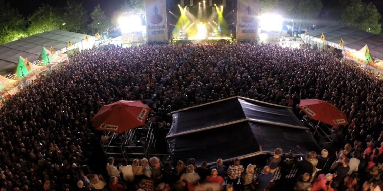 Waylon, Di-rect, Nick en Simon, Nielson en Miss Montreal op Stöppelhaene 