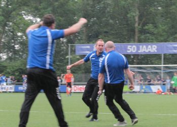 Eerste elftal Blauw Wit '66 promoveert naar tweede klasse blauwwit 