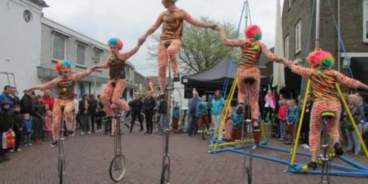 Jeugdcircus met wervelende show bij kinderboerderij Dondertman dondertman 