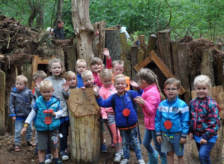 Leerlingen de Schaapskooi nemen Insectenhotel in gebruik 