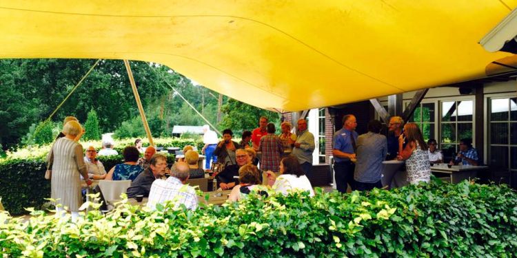 Zomercafe voor oudere singles (±55-75jr) Outdoors Holten 