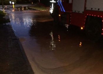 Waterleiding knapt, Holten zonder water politie brandweer 