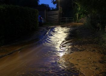 Waterleiding knapt, Holten zonder water politie brandweer 