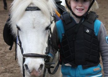 Beurs Ruiter- en paardenspullen voor goede doel van start snorrewind 