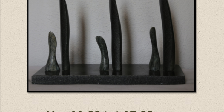 Expositie beelden van steen 