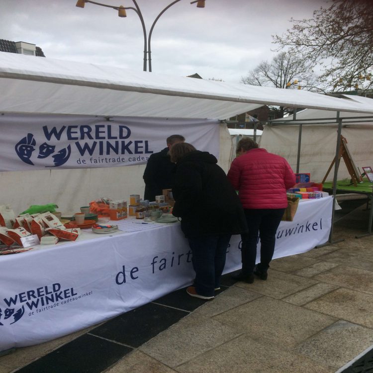 Wereldwinkel Holten aanwezig op streek- en duurzaamheidsmarkt. smidsbelt kulturhus duurzaam holten 