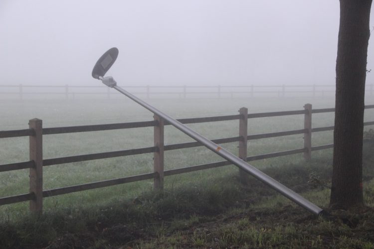 Vernieling lichtmasten parallelweg politie 