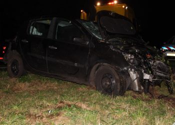 Auto over de kop op N332 
