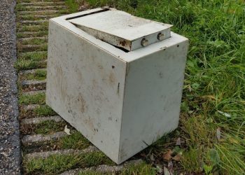 Vernieling lichtmasten parallelweg politie 