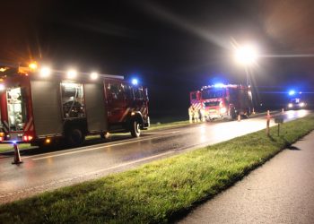 Uitslaande autobrand op de Deventerweg N344 brandweer 