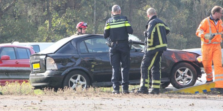 HoltensNieuws.nl Eenzijdig ongeval op A1 tussen Holten en Bathmen Eenzijdig ongeval op A1 tussen Holten en Bathmen brandweer