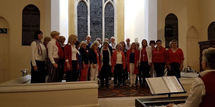 HoltensNieuws.nl Orkaan Ophelia jaagt Popkoor Amazing Ierland uit Orkaan Ophelia jaagt Popkoor Amazing Ierland uit Jubileum amazing