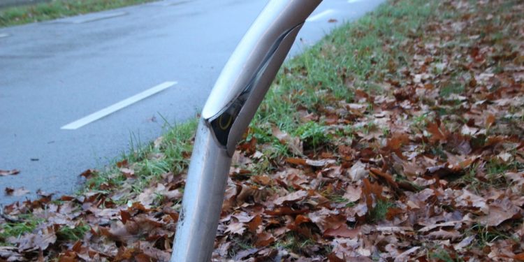 HoltensNieuws.nl Weer lantaarnpaal vernield op de Parallelweg Weer lantaarnpaal vernield op de Parallelweg politie