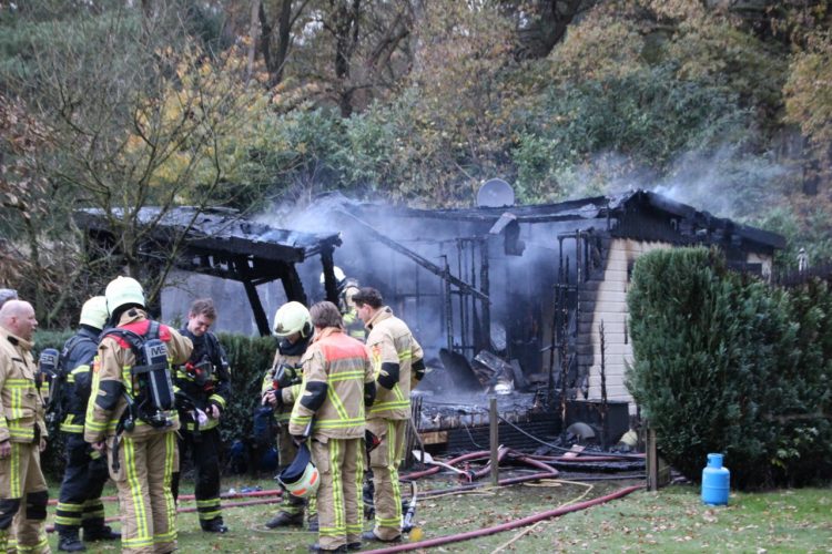 Brand buitenverblijf op camping de Holterberg brandweer 