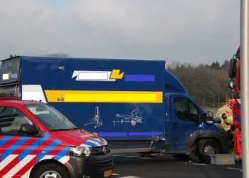 Ongeval met letsel op kruising Markeloseweg en oprit A1 brandweer 