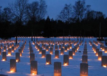 Kaarsjesceremonie op kerstavond 24 december svnf canadese begraafplaats 